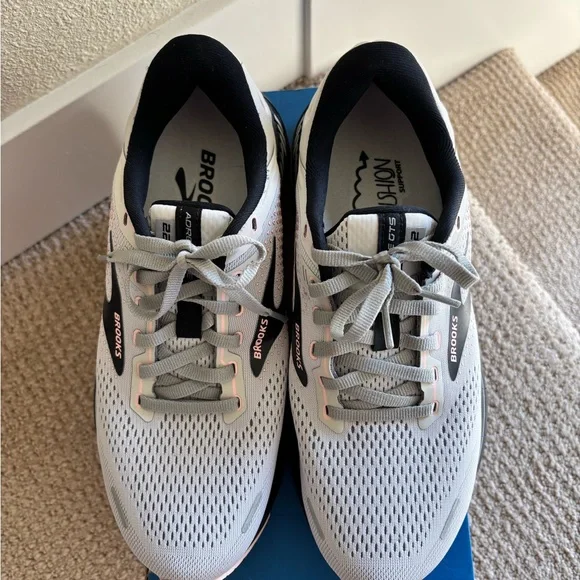 Brooks Women's Adrenaline GTS Shoes - Picture 4 of 7